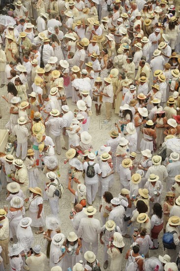 Los Indianos is the central event of the Palmerian Carnival on La Palma and dates back to the return of emigrants from Central America and Cuba. Participants are almost all residents of St. Cruz and tourists