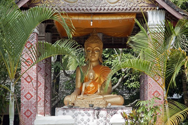 Sitting Buddha statue in temple at Luang Prabang
