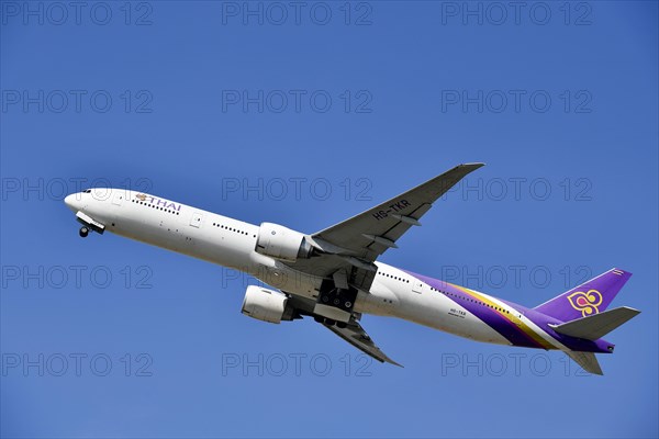 Take-off Thai Airways Boeing B777 Dreamliner