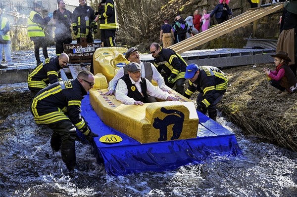 Zuber Tutanch-Da-Bach-na riders on the river Schiltach