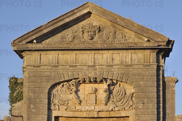 Frieze on the town gate Porte des Campani