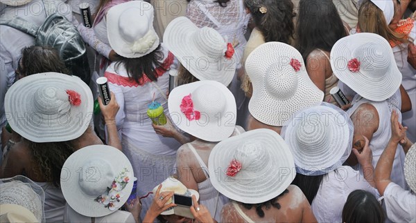 Los Indianos is the central event of the Palmerian Carnival on La Palma and dates back to the return of emigrants from Central America and Cuba. Participants are almost all residents of St. Cruz and tourists