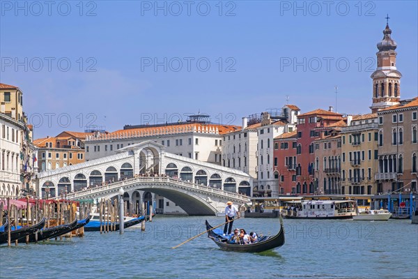 Ponte di Rialto Bridge over the Grand Canal