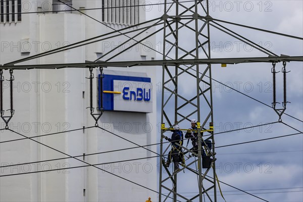 High-voltage pylon with electricians