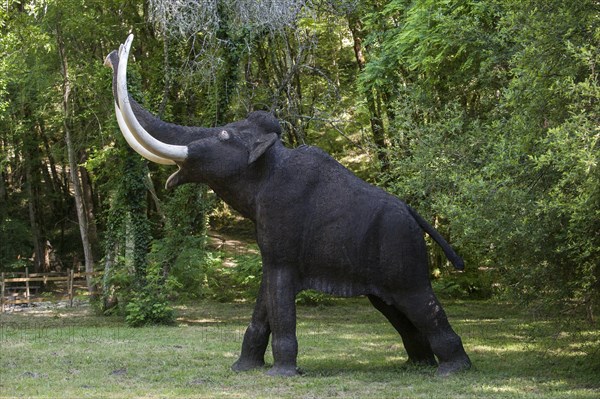 Replica of prehistoric mammoth at Prehisto Parc