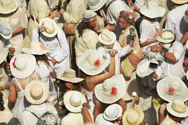 Los Indianos is the central event of the Palmerian Carnival on La Palma and dates back to the return of emigrants from Central America and Cuba. Participants are almost all residents of St. Cruz and tourists