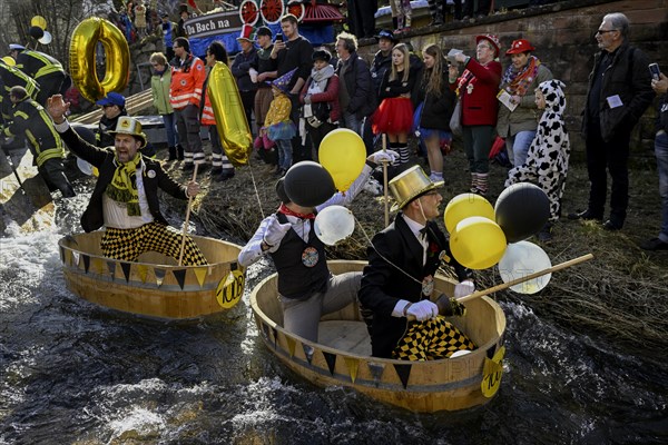 Zuber 100 Jahre Junges Parlament auf dem Fluss Schiltach