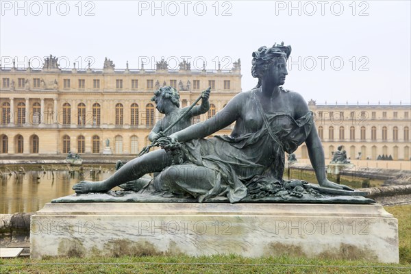 Bronze statue Nymph