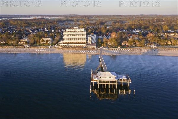 Grand Hotel Seeschloesschen and jetty with restaurant Wolkenlos