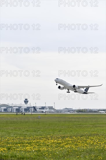 Lufthansa Airbus A320-200 taking off on Runway North