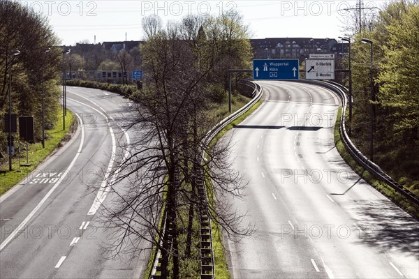 Empty streets on the feeder road to the A46