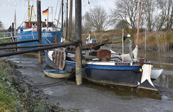 Ship stuck in the mud at low tide in Wischhafen