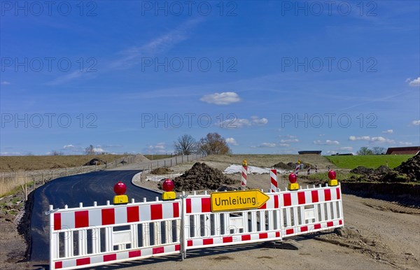 Raising the dyke at Aschwarden