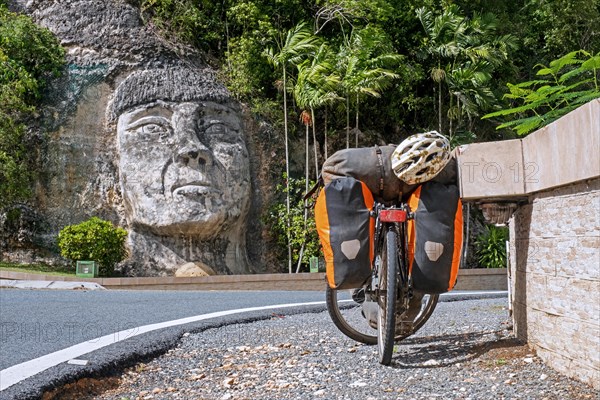 Sculpted head of Cacique Mabodamaca