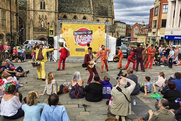 Street musicians and passers-by