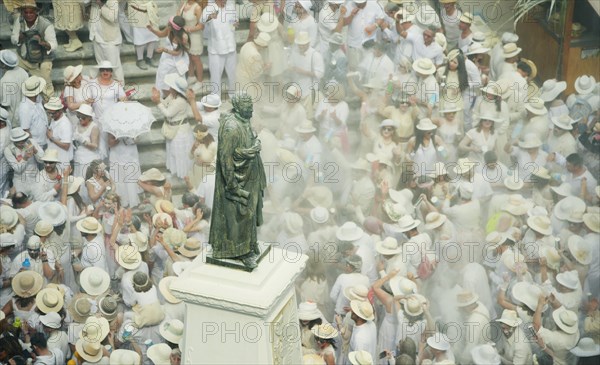 Los Indianos is the central event of the Palmerian Carnival on La Palma and dates back to the return of emigrants from Central America and Cuba. Participants are almost all residents of St. Cruz and tourists