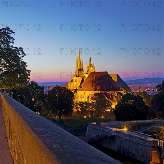 City view with Severi Church and Erfurt Cathedral at dawn