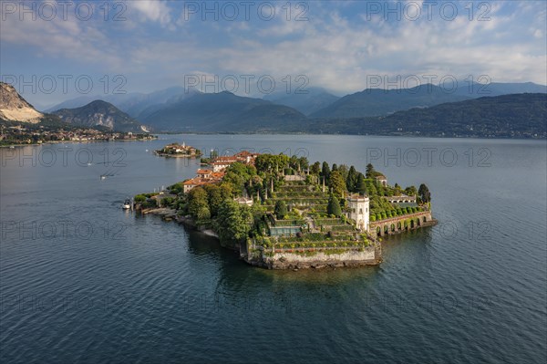 View over Isola Bella to Isola del Pescatori