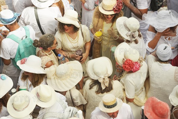 Los Indianos is the central event of the Palmerian Carnival on La Palma and dates back to the return of emigrants from Central America and Cuba. Participants are almost all residents of St. Cruz and tourists