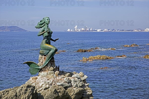 Bronze sculpture La Sirena