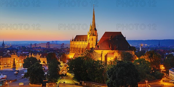 City view with Severi Church and Erfurt Cathedral at dawn