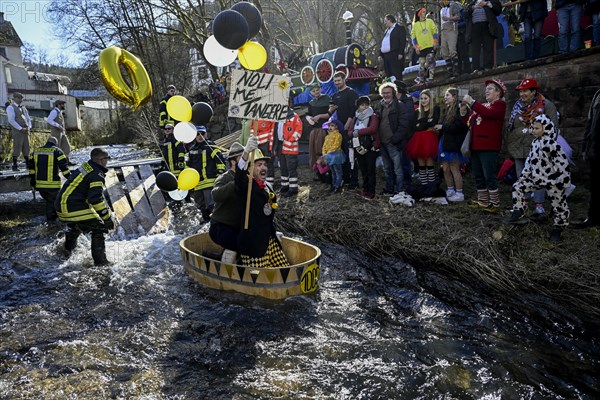 Zuber 100 Jahre Junges Parlament auf dem Fluss Schiltach