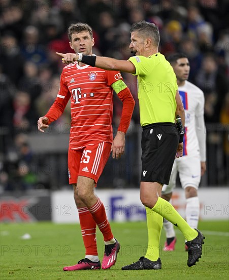 Referee Daniele Orsato in conversation Discussion with Thomas Mueller FC Bayern Munich FCB