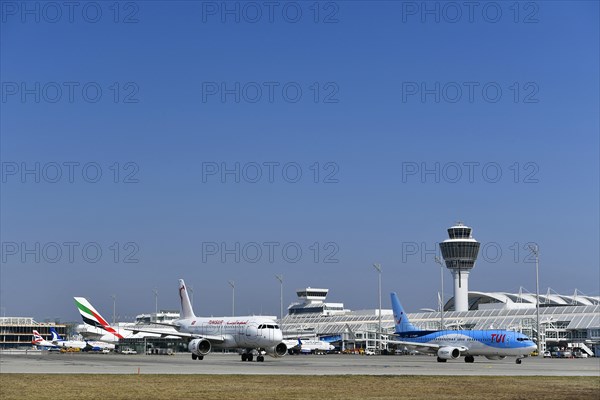 Tunisair Airbus 319 with TUIfly Boeing B737-85