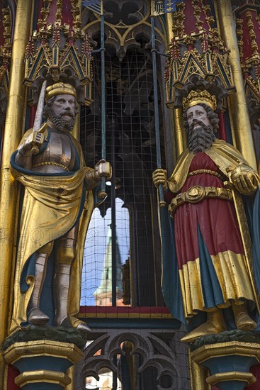 Figures at the Beautiful Fountain: left Elector of Saxony