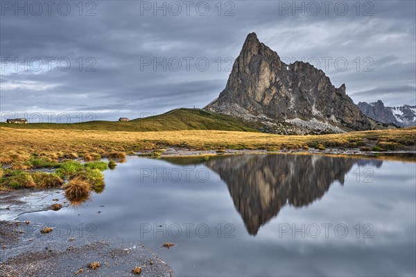 Mountain lake with mountain panorama in the morning light