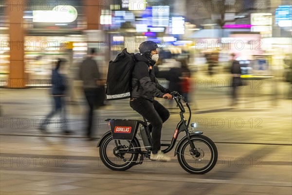 Bicycle courier of the delivery service Gorillas