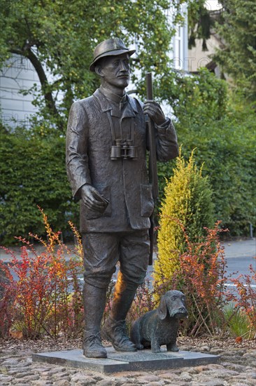 Bronze sculpture Hermann Loens as a hunter by artist Marlies Leonardy Rex at Walsrode