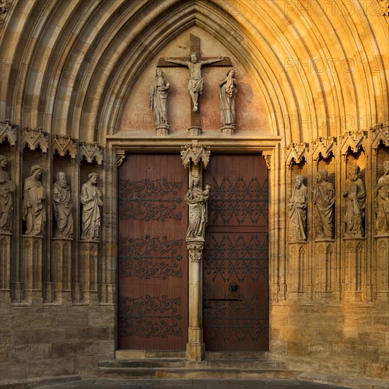 Triangle portal with the twelve apostles