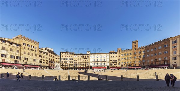 Fan-shaped main square