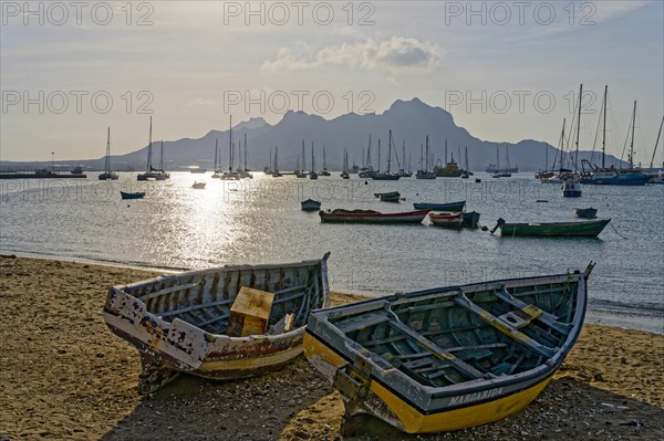 Fischerboote am Strand Sao Vicente Mindelo Kapverden