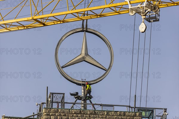 Mercedes star on the station tower is being dismantled. During the approximately 250 million euro refurbishment of the Bonatzbau