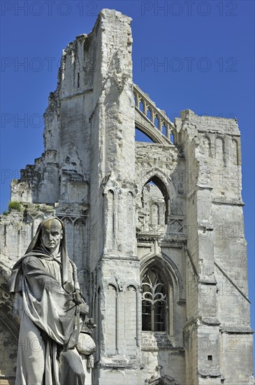 Statue and ruins of the Abbey of Saint-Bertin