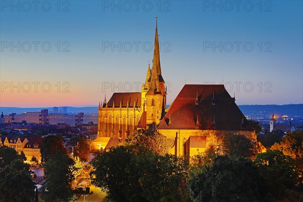 City view with Severi Church and Erfurt Cathedral at dawn