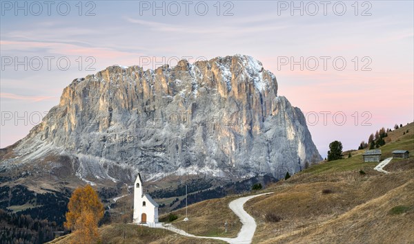 Chapel on the Gardena Pass in autumn