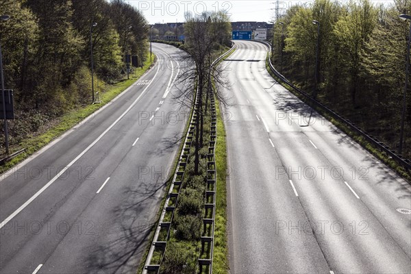 Empty streets on the feeder road to the A46