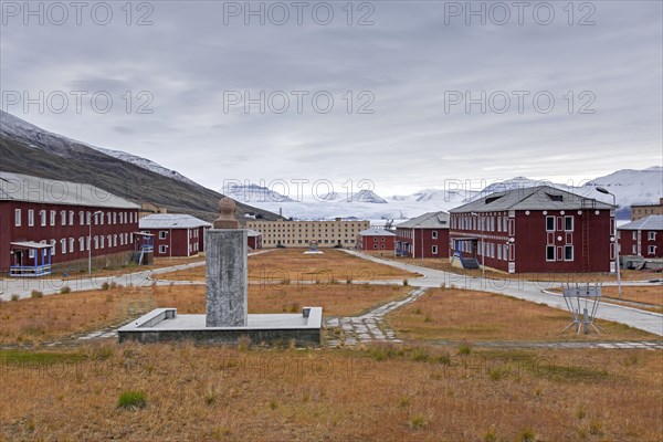 Bust of Lenin and view over Pyramiden