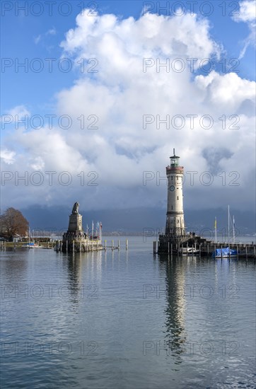 Harbour entrance of Lindau Harbour, pier with New Lindau Lighthouse and Bavarian Lion, Lindau Island, Lake Constance, Bavaria, Germany, Europe