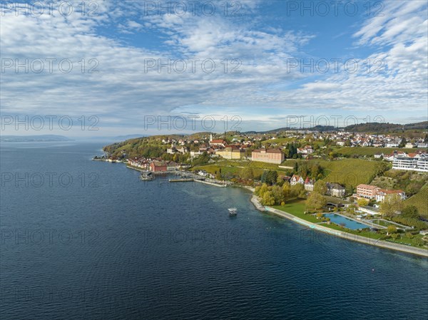 Town view of Meersburg with harbour and thermal baths, Lake Constance district, Baden-Wuerttemberg, Germany, Europe