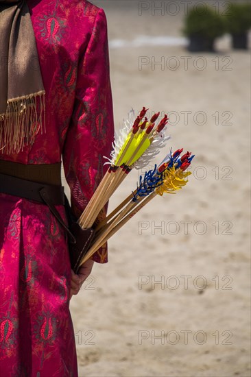 Arrow in hand as rprojectile weapon system archery