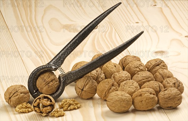 Walnuts unshelled, Food, Nutrition, Nutcracker