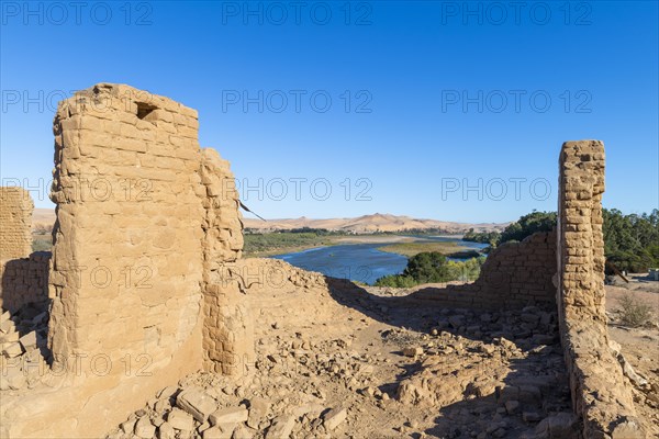 Ruin of the Hohenfels police station from German colonial times, in the back the Orange River