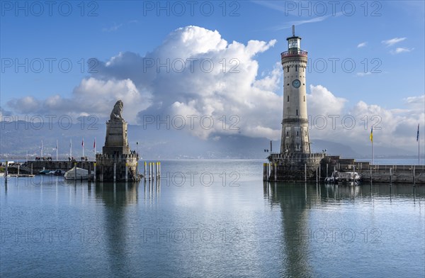 Harbour entrance of Lindau Harbour, pier with New Lindau Lighthouse and Bavarian Lion, Lindau Island, Lake Constance, Bavaria, Germany, Europe