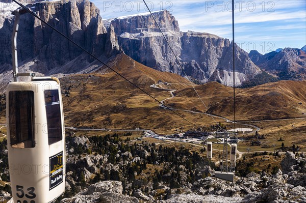 Cable car from the Sella Pass to the Sassolungo Pass, Sella Pass and Sella massif in the background, Dolomites, South Tyrol, Italy, Europe