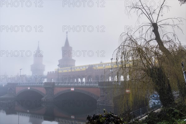 Oberbaum Bridge in the fog, Berlin, Germany, Europe