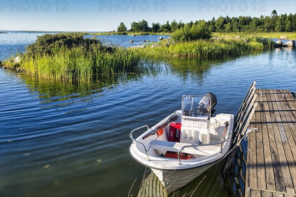 Jetty in Svedjehamn, idyll on the Baltic coast, Bjoerkoeby, Korsholm, Mustasaari, Kvarken Archipelago Nature Reserve, UNESCO World Heritage Site, Ostrobothnia, Finland, Europe